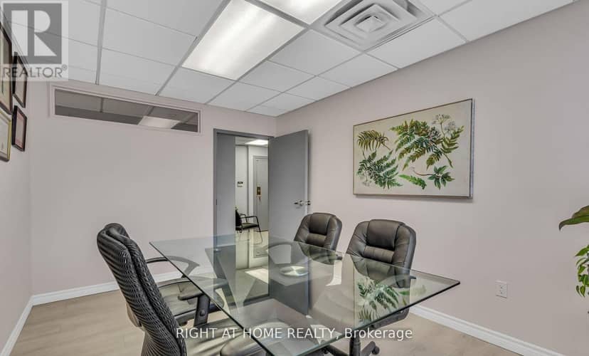 106 - 99 Holland Avenue — photo 7 of 17