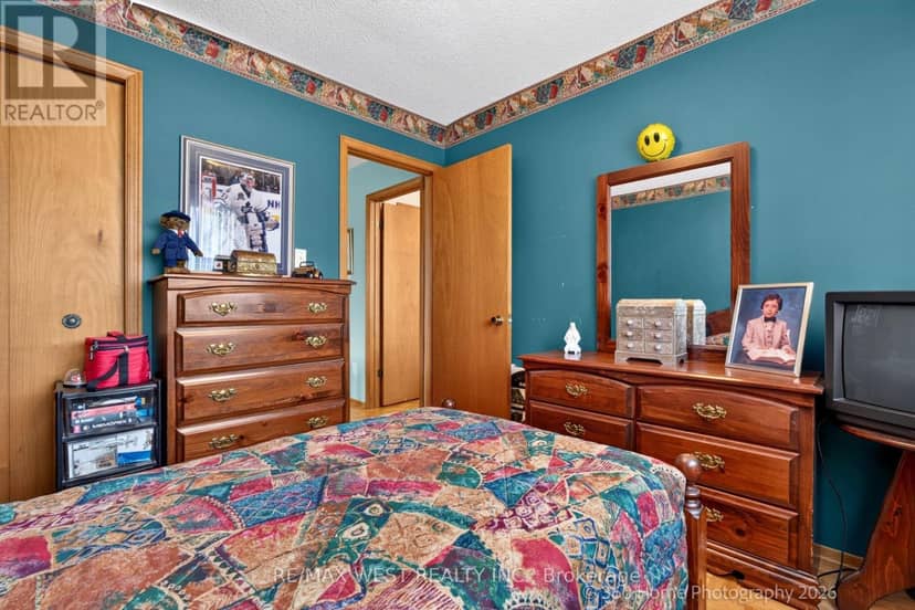 4157 Ottewell Crescent — photo 19 of 28