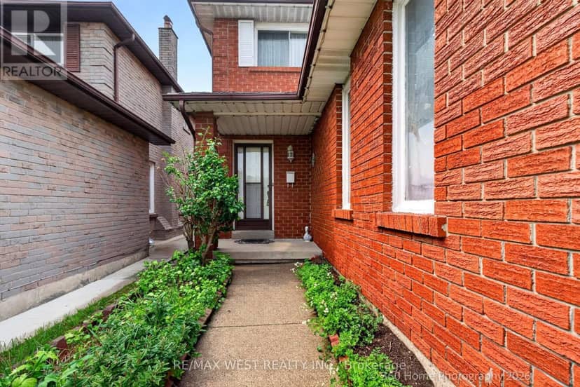 4157 Ottewell Crescent — photo 3 of 28