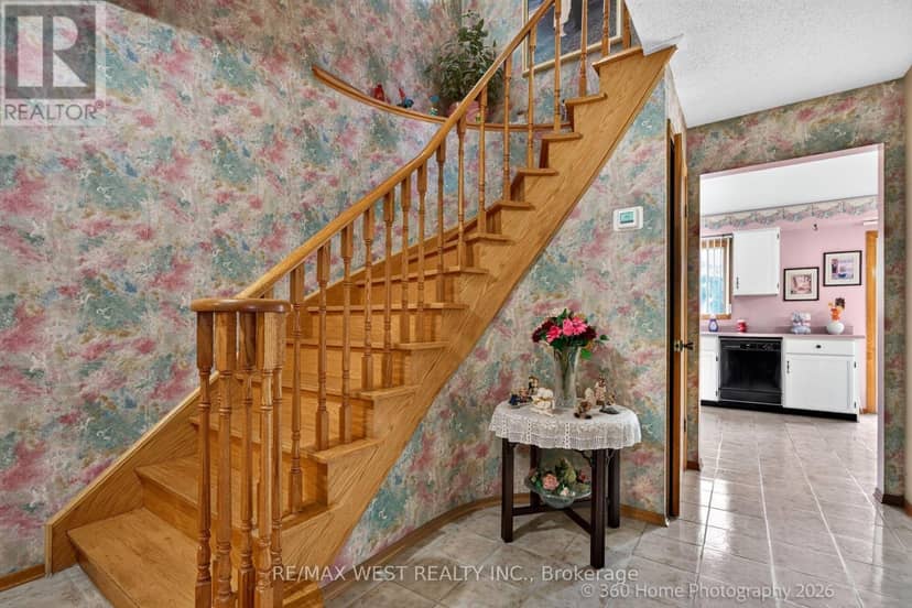 4157 Ottewell Crescent — photo 4 of 28