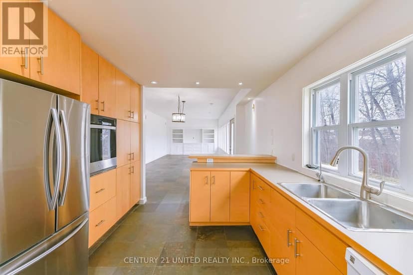 590 Maniece Avenue — photo 11 of 40