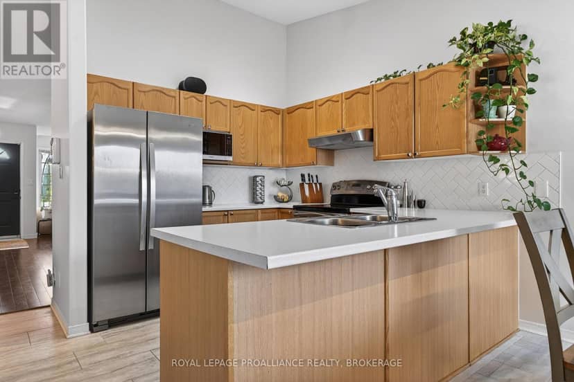 964 Rainbow Crescent — photo 13 of 34