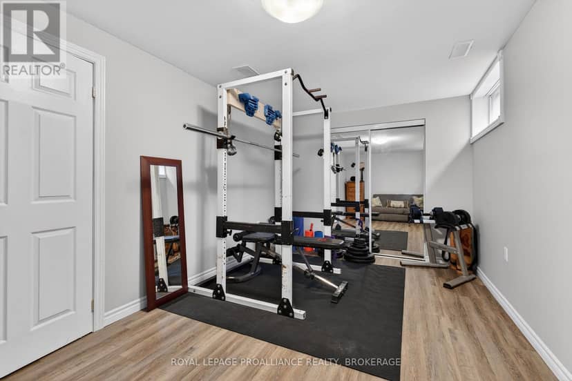 964 Rainbow Crescent — photo 24 of 34