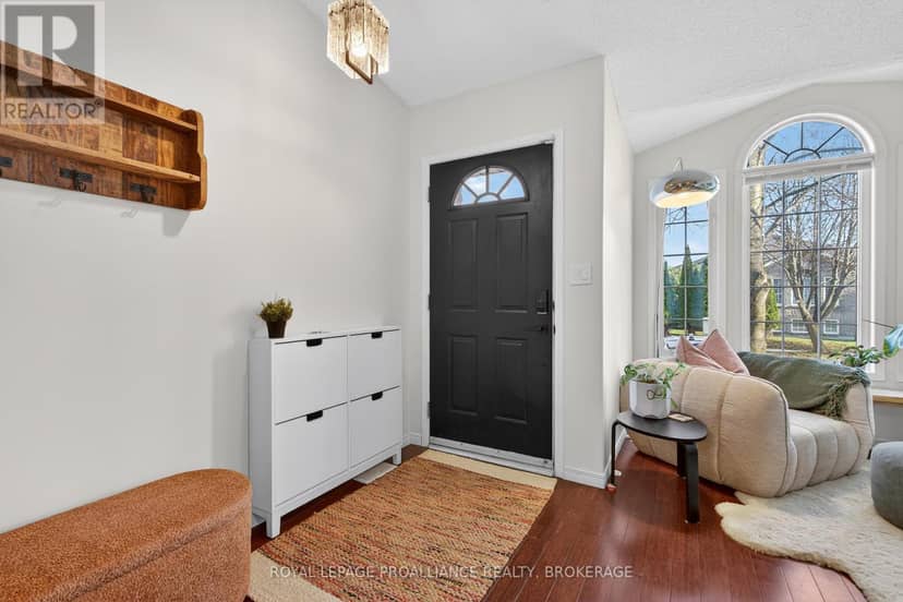964 Rainbow Crescent — photo 5 of 34