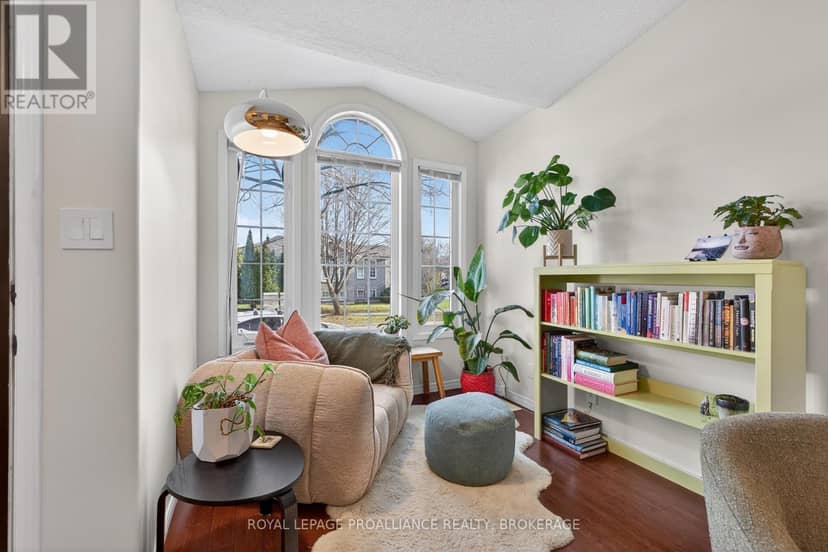 964 Rainbow Crescent — photo 6 of 34