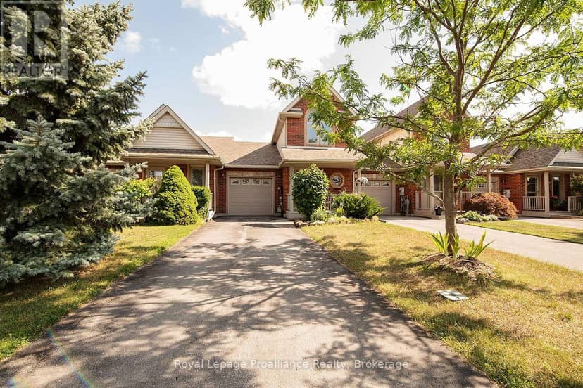 31 Hawthorn Street — photo 2 of 40