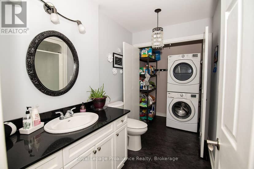 31 Hawthorn Street — photo 23 of 40