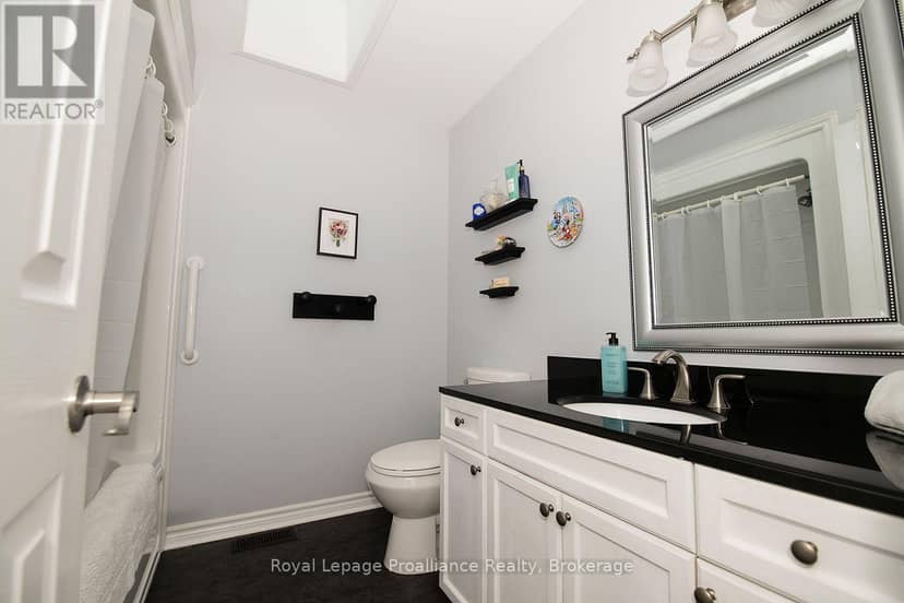 31 Hawthorn Street — photo 27 of 40