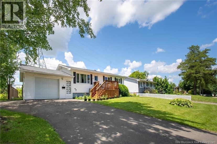2 Manchester Crescent — photo 1 of 27