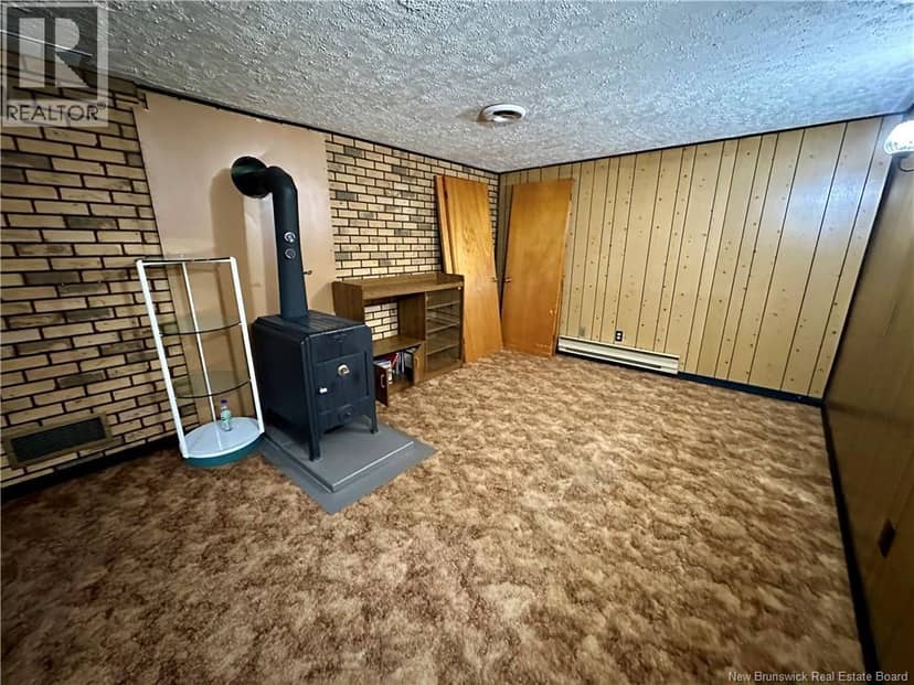 2 Manchester Crescent — photo 17 of 27