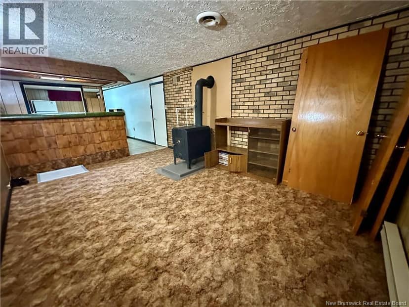 2 Manchester Crescent — photo 18 of 27