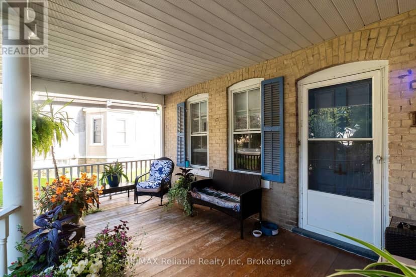 111 John Street, Huron East, photo 3