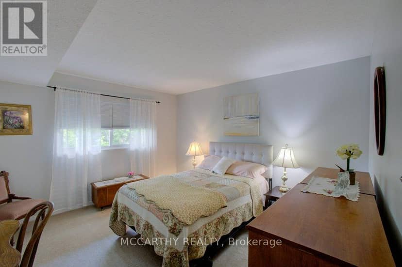 300 - 250 Robert Street — photo 28 of 33