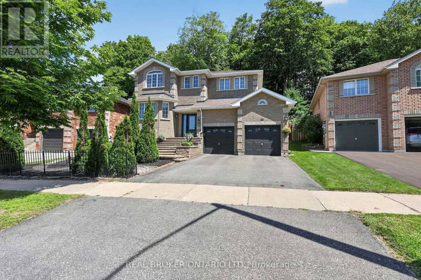 35 Bloom Crescent — photo 1 of 40