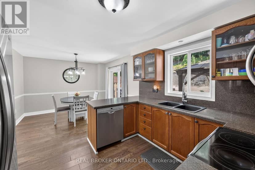35 Bloom Crescent — photo 10 of 40