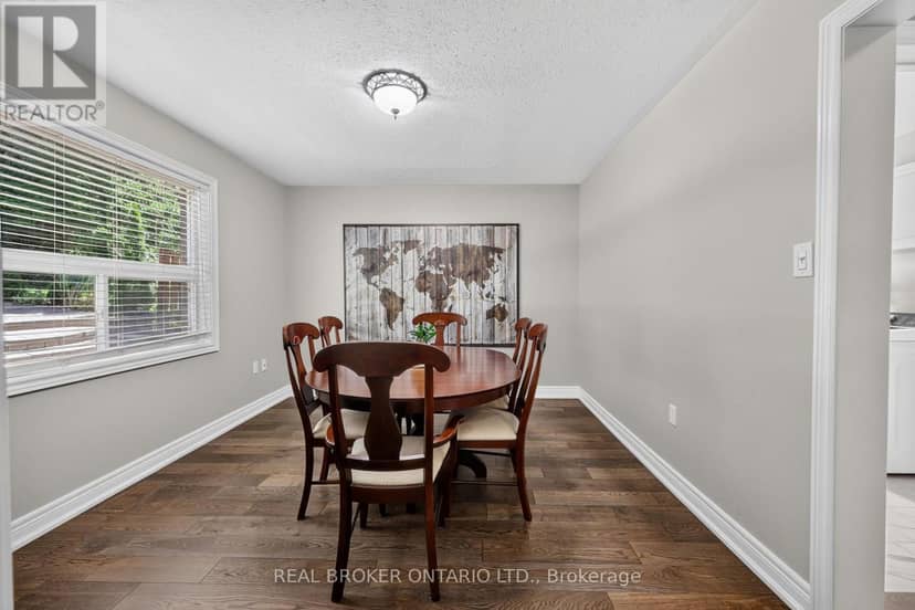35 Bloom Crescent — photo 12 of 40