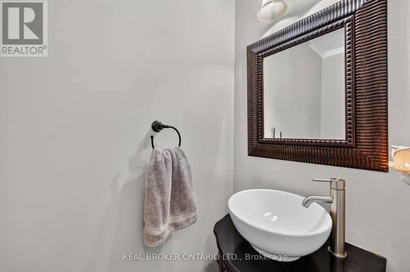35 Bloom Crescent — photo 13 of 40