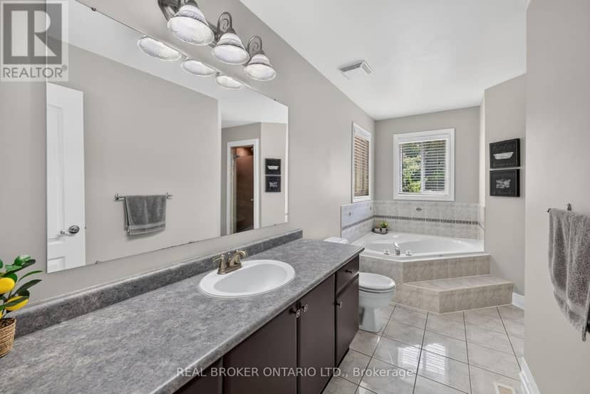 35 Bloom Crescent — photo 17 of 40