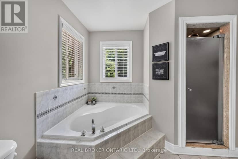 35 Bloom Crescent — photo 18 of 40
