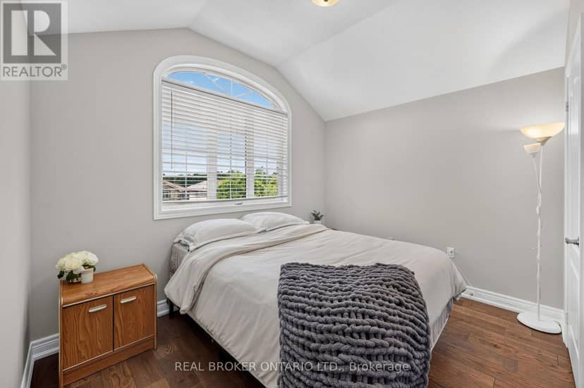 35 Bloom Crescent — photo 23 of 40