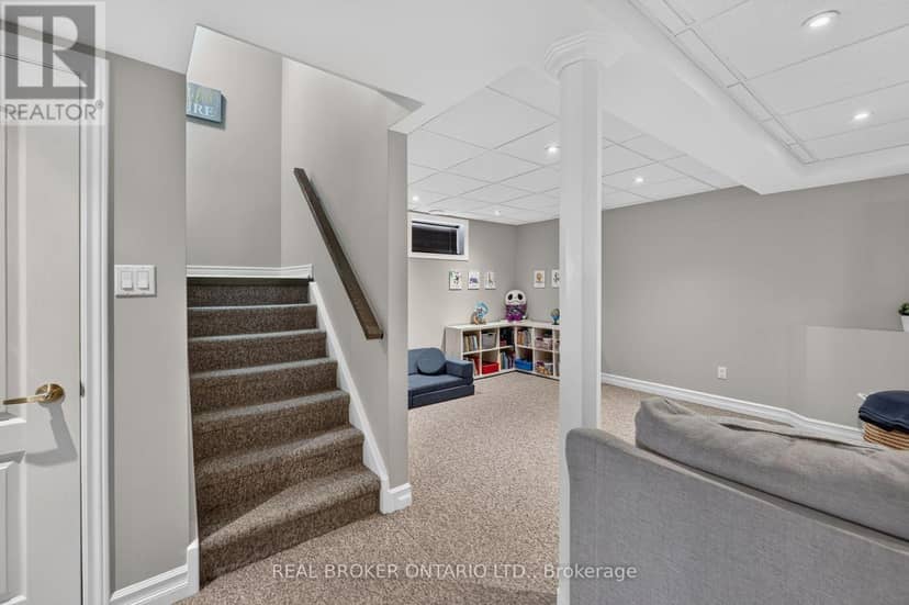 35 Bloom Crescent — photo 26 of 40