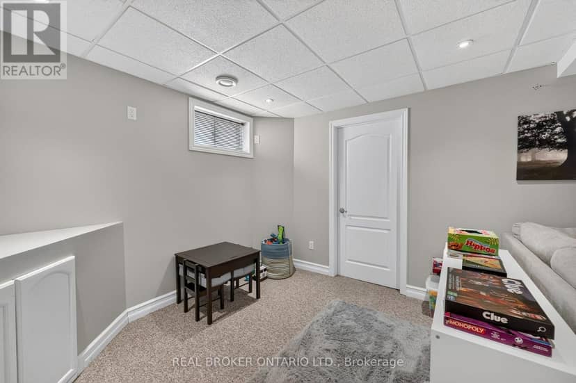 35 Bloom Crescent — photo 29 of 40