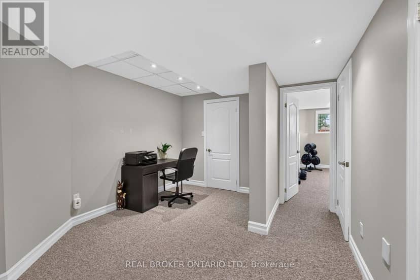 35 Bloom Crescent — photo 30 of 40