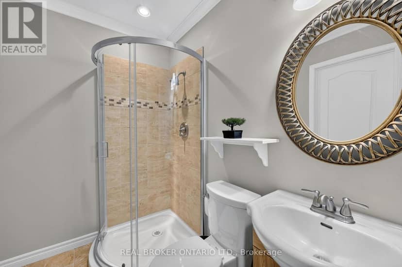 35 Bloom Crescent — photo 32 of 40