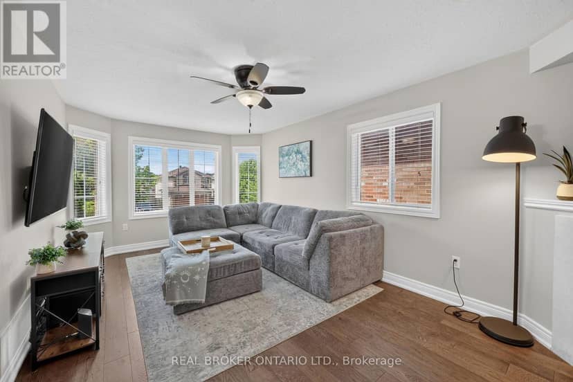 35 Bloom Crescent — photo 4 of 40