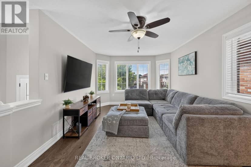 35 Bloom Crescent — photo 5 of 40