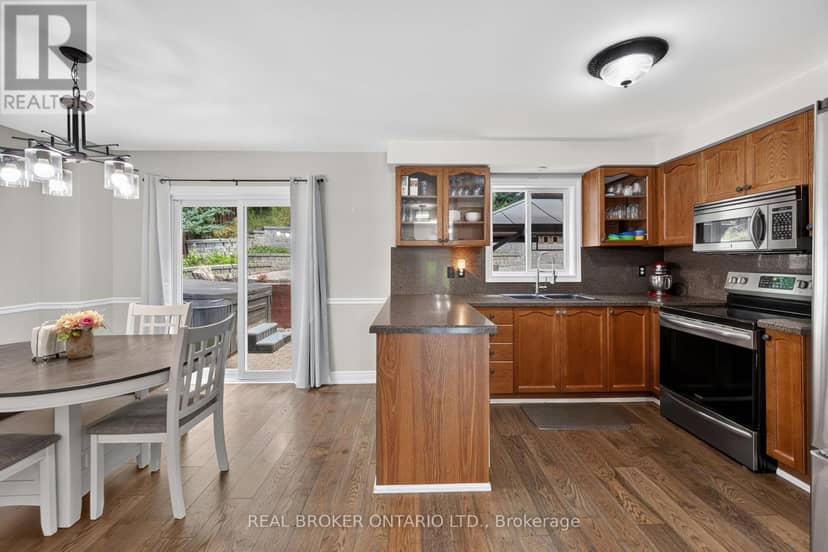 35 Bloom Crescent — photo 7 of 40