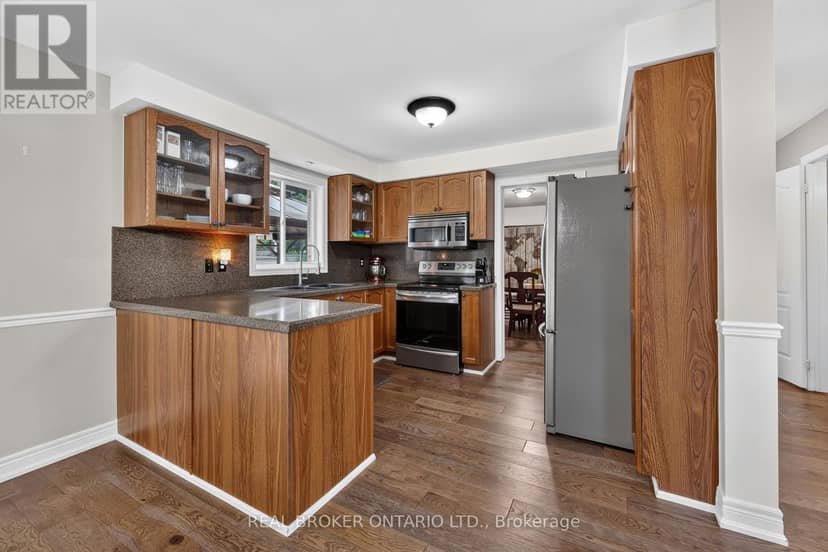 35 Bloom Crescent — photo 8 of 40