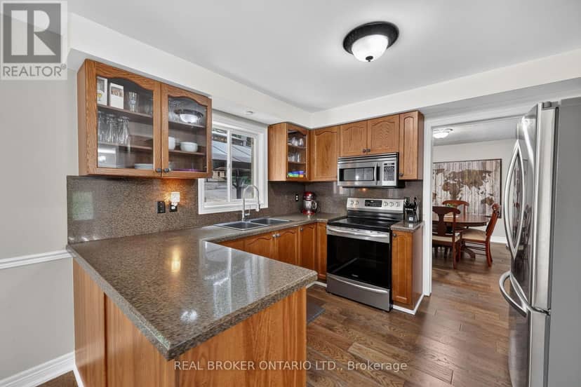 35 Bloom Crescent — photo 9 of 40