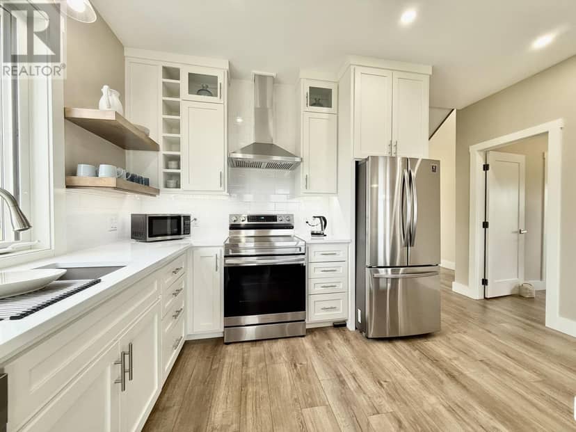 32 Blue Heron Crescent — photo 11 of 40