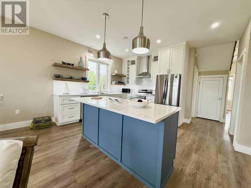 32 Blue Heron Crescent — photo 13 of 40