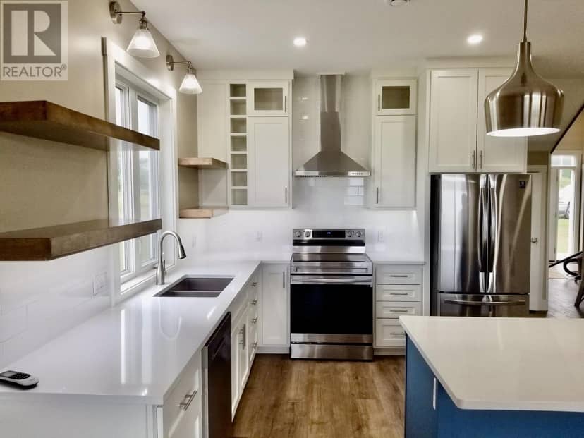 32 Blue Heron Crescent — photo 16 of 40