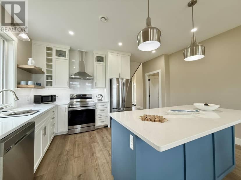 32 Blue Heron Crescent — photo 18 of 40