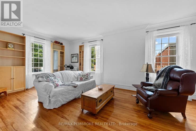 233 Catherine Street — photo 10 of 40