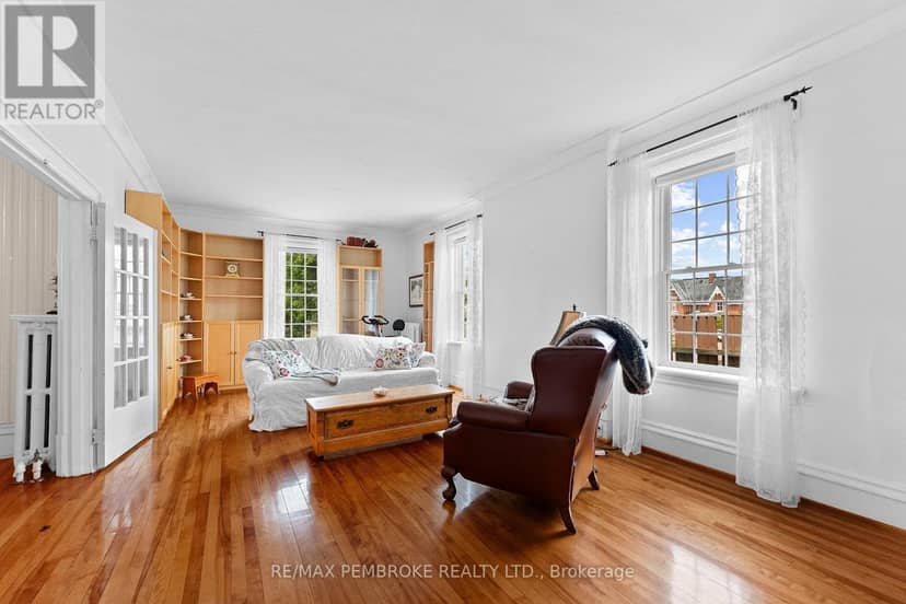 233 Catherine Street — photo 11 of 40