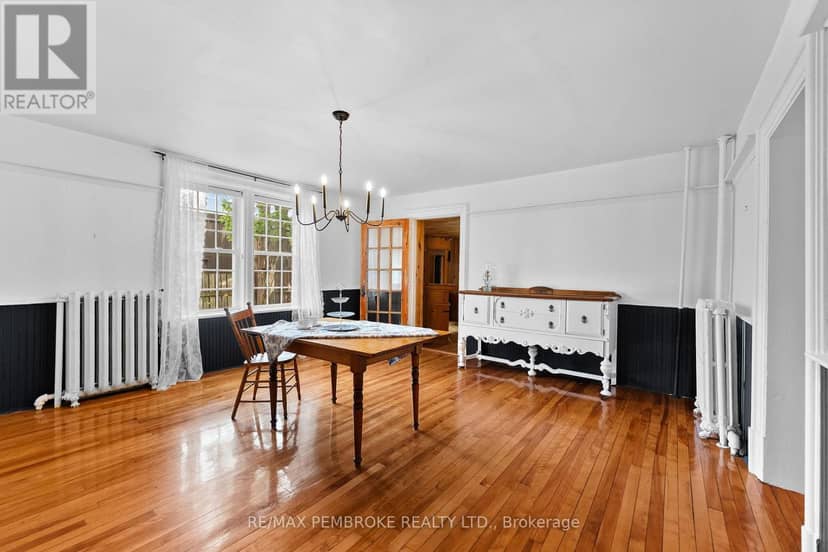 233 Catherine Street — photo 12 of 40