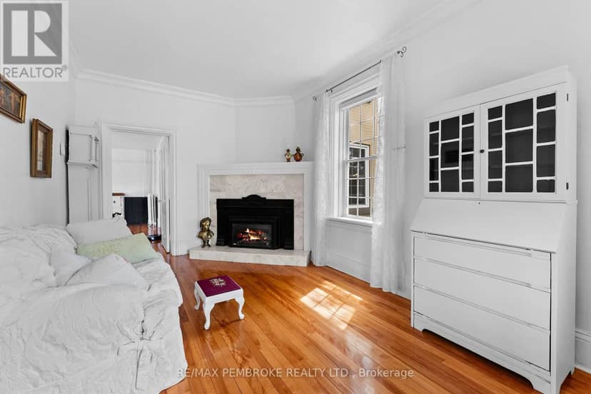 233 Catherine Street — photo 16 of 40