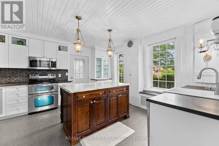 233 Catherine Street — photo 17 of 40