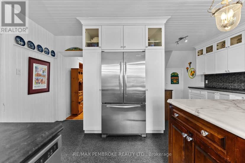 233 Catherine Street — photo 22 of 40