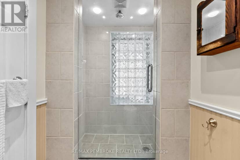 233 Catherine Street — photo 27 of 40
