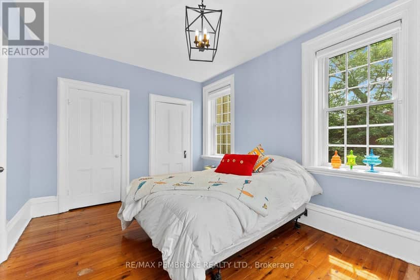 233 Catherine Street — photo 31 of 40