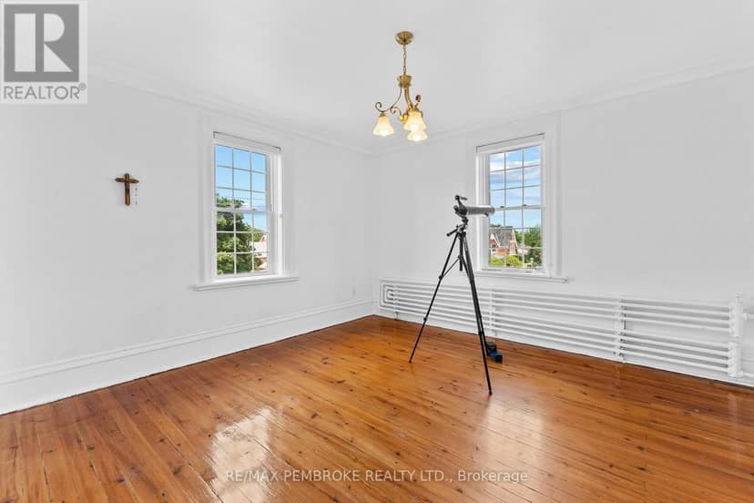 233 Catherine Street — photo 34 of 40