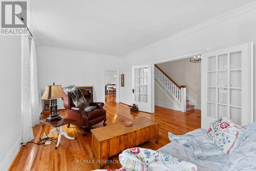 233 Catherine Street — photo 8 of 40