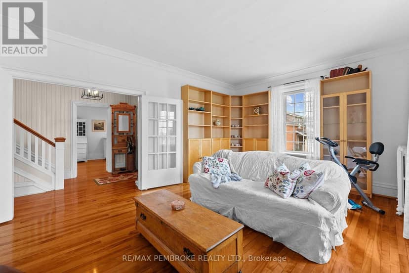 233 Catherine Street — photo 9 of 40