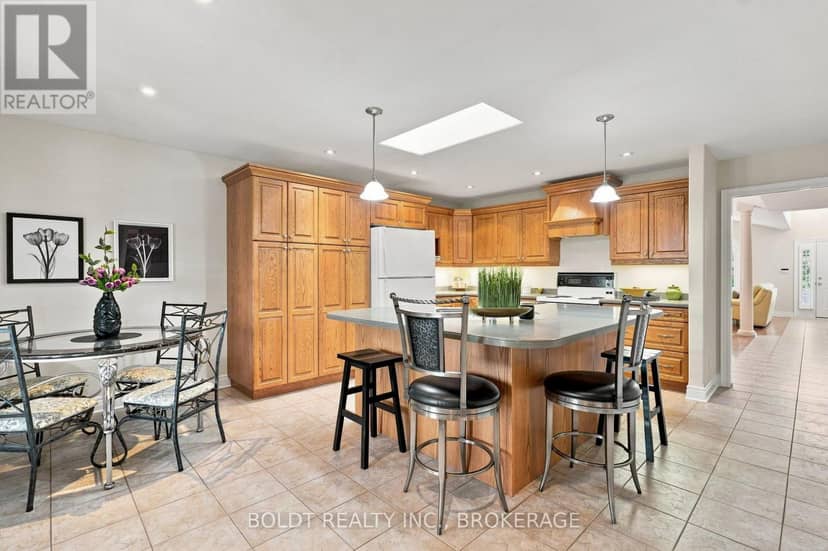9 Nicholas Drive — photo 20 of 40