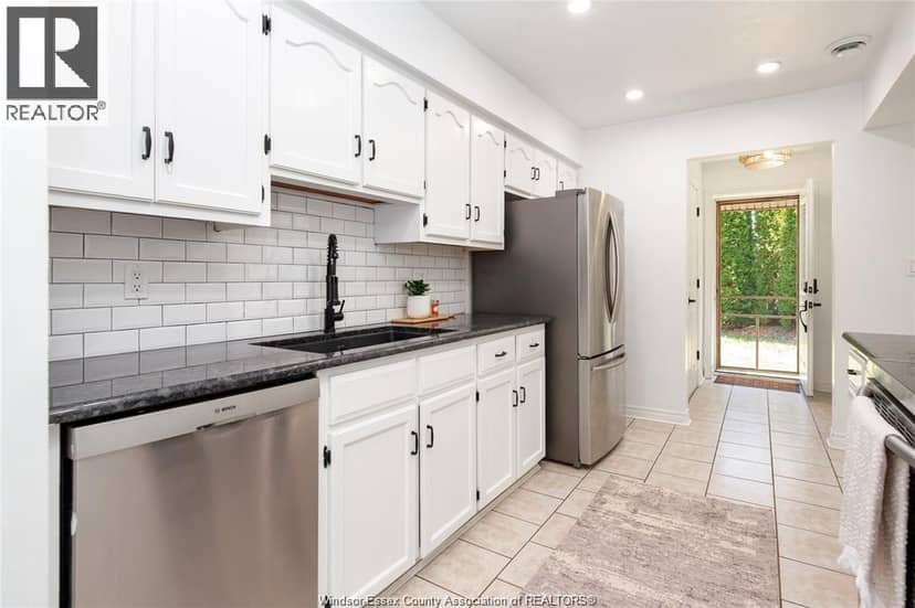 22 University Drive — photo 11 of 24